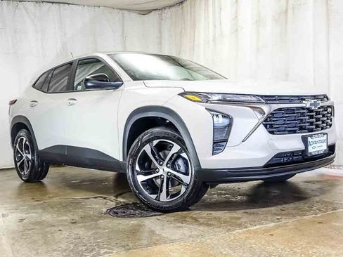 New 2026 Chevrolet Trax RS w/ Driver Confidence Package FWD image 2