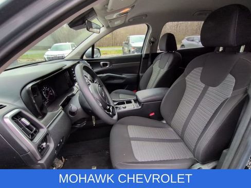 Used 2023 Kia Sorento LX AWD/4WD image 9
