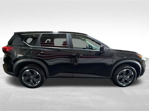 Used 2025 Nissan Rogue SV AWD/4WD image 4