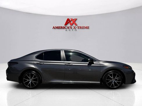 Used 2024 Toyota Camry SE image 6