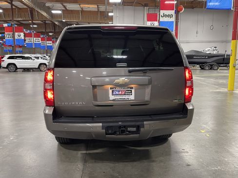 Used 2011 Chevrolet Suburban LT AWD/4WD image 4