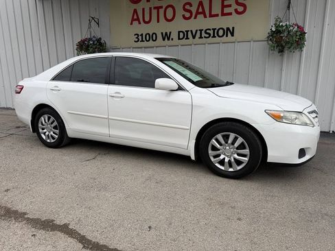 Used 2010 Toyota Camry SE FWD image 2