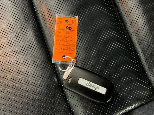 Used 2017 Jeep Grand Cherokee Overland AWD/4WD image 41