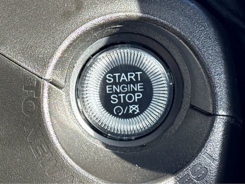 Certified 2023 Jeep Renegade Latitude image 19