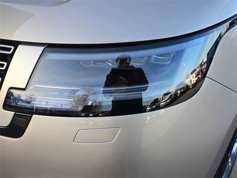 New 2026 Land Rover Range Rover Long Wheelbase SE image 18