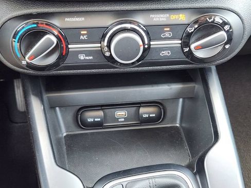 Certified 2025 Kia Soul LX w/ LX Technology Package FWD image 19