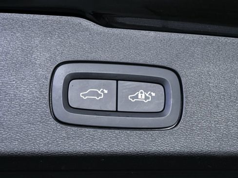 Certified 2024 Volvo V60 B5 Cross Country Ultimate image 33