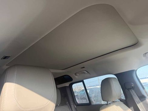 Used 2022 Land Rover Defender 110 SE image 21