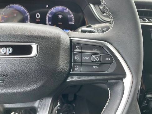 Used 2023 Jeep Grand Cherokee L Altitude AWD/4WD image 15