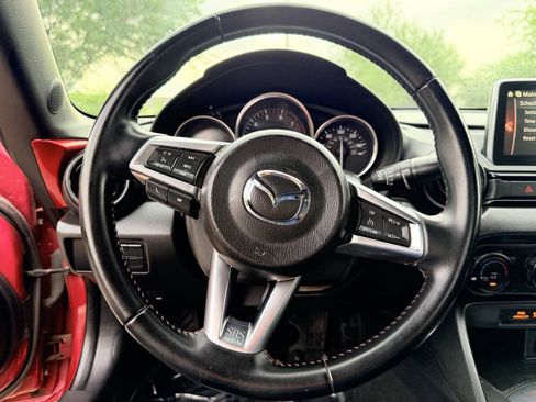 Used 2016 MAZDA MX-5 Miata Club RWD image 12