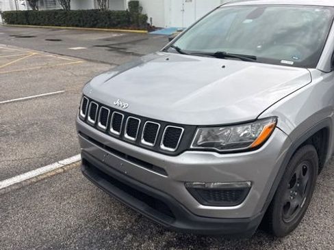 Used 2019 Jeep Compass Sport FWD image 2