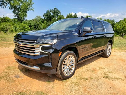 Used 2023 Chevrolet Suburban High Country AWD/4WD image 17