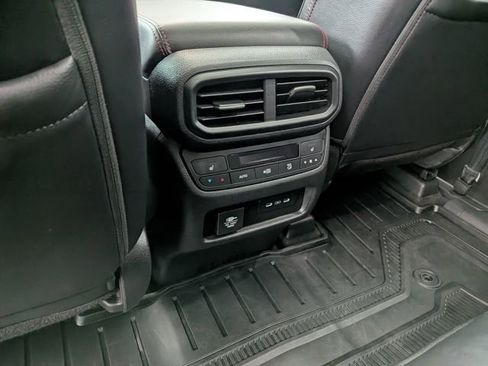 Used 2025 Honda Pilot Black Edition image 17