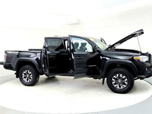 Certified 2022 Toyota Tacoma TRD Off-Road w/ Technology Package AWD/4WD image 12