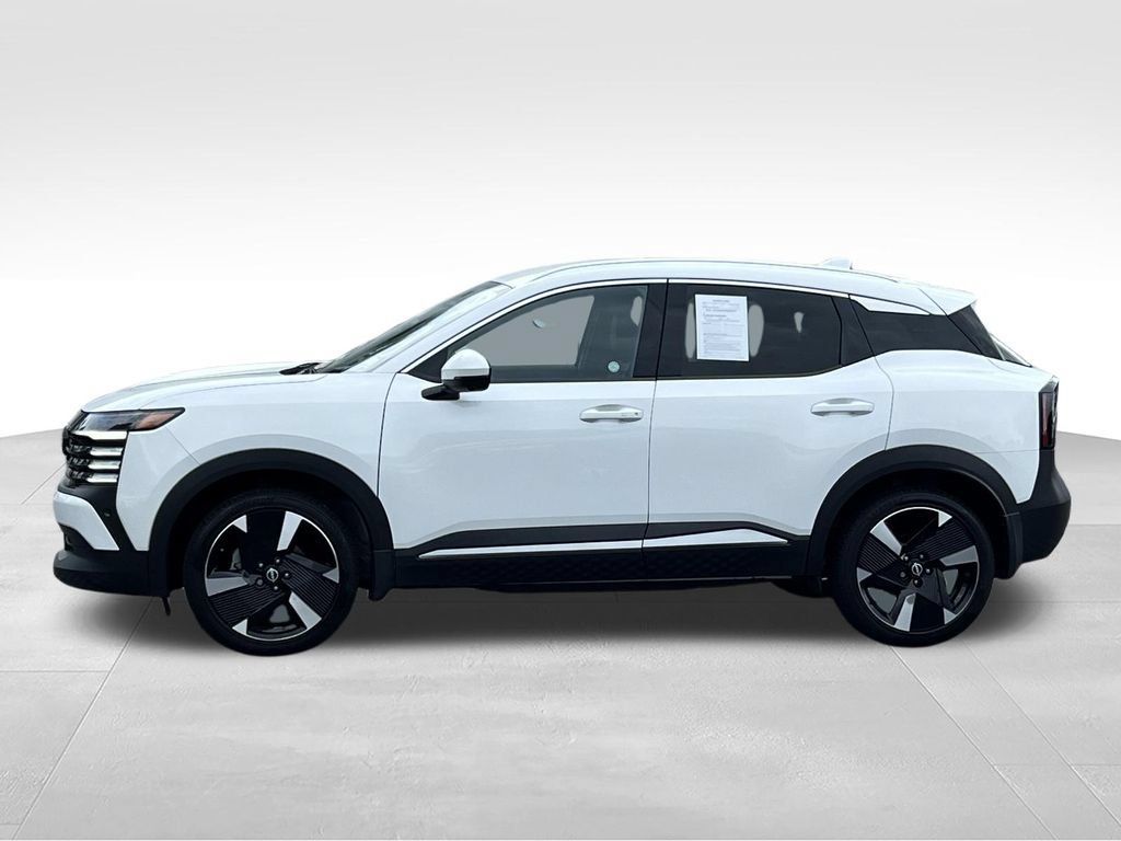 Used 2025 Nissan Kicks SR FWD image 8