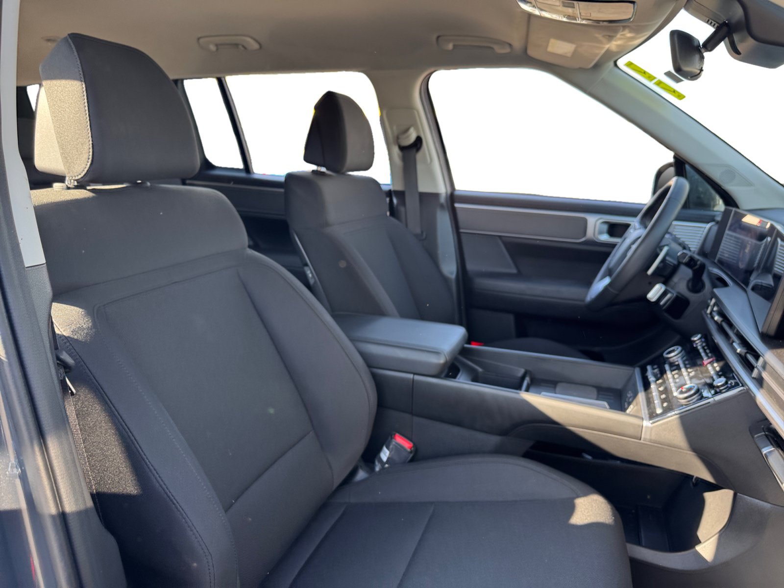 Used 2025 Hyundai Santa Fe SE FWD image 15