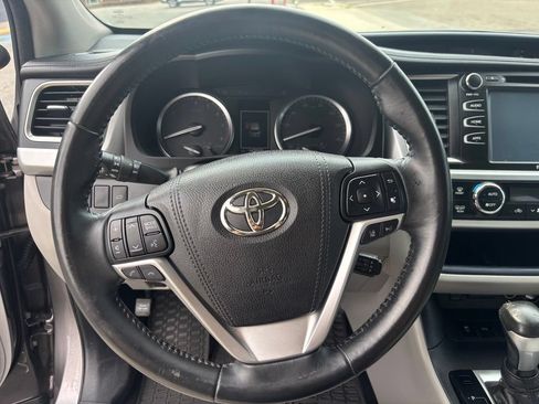 Used 2018 Toyota Highlander XLE FWD image 29