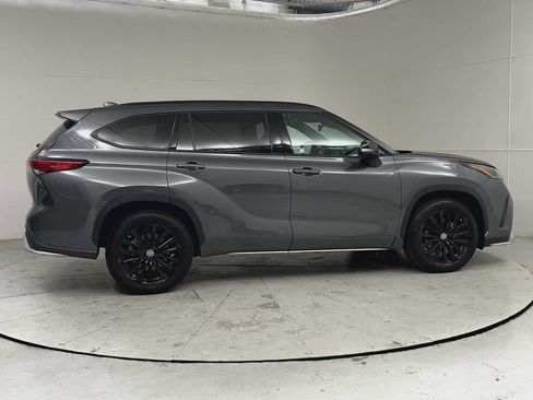 Used 2023 Toyota Highlander XSE AWD/4WD image 9