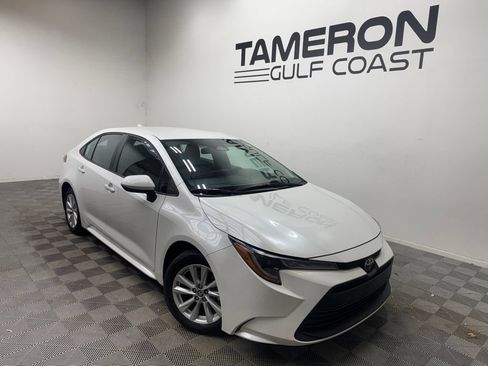 Used 2026 Toyota Corolla LE w/ LE Premium Package FWD image 1