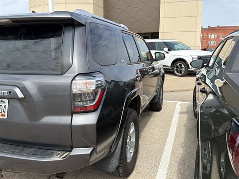 Used 2015 Toyota 4Runner SR5 Premium image 2