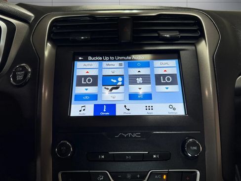 Used 2019 Ford Fusion SE FWD image 30