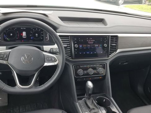 Used 2023 Volkswagen Atlas SE image 14