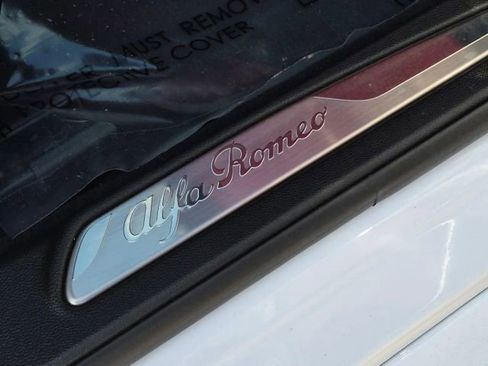 Used 2019 Alfa Romeo Giulia AWD image 31