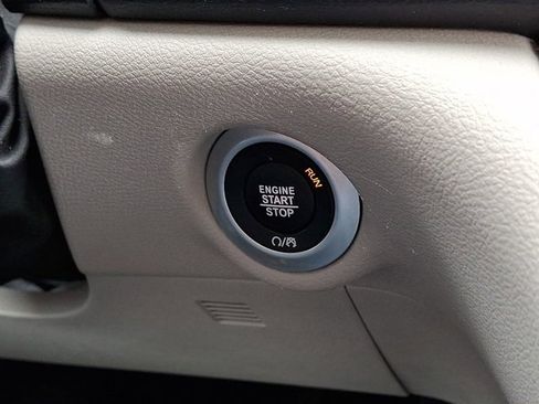 Certified 2023 Chrysler Pacifica Touring-L image 28