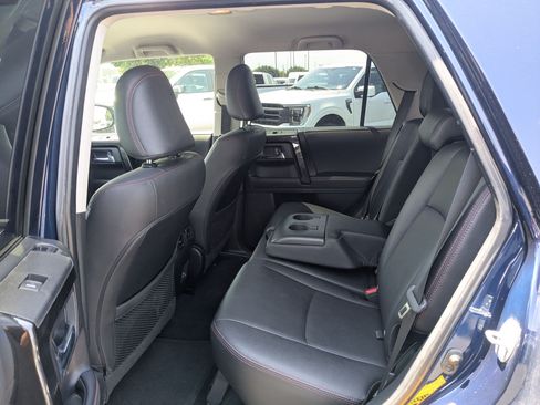 Used 2020 Toyota 4Runner TRD Off-Road Premium AWD/4WD image 29
