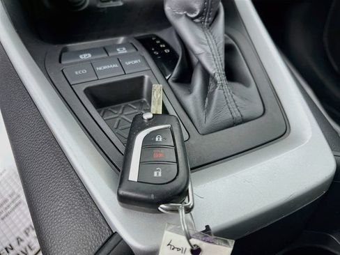 Used 2022 Toyota RAV4 LE FWD image 24