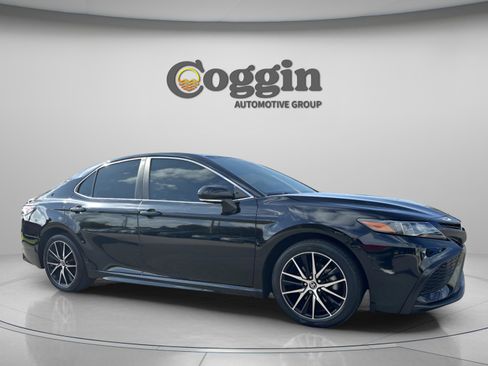 Used 2023 Toyota Camry SE image 8