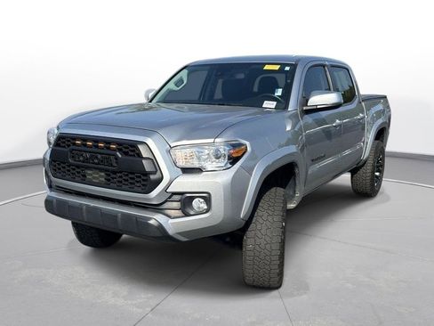 Used 2022 Toyota Tacoma SR5 w/ Technology Package AWD/4WD image 2