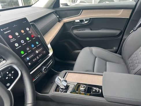 Certified 2025 Volvo XC90 B6 Plus AWD/4WD image 19