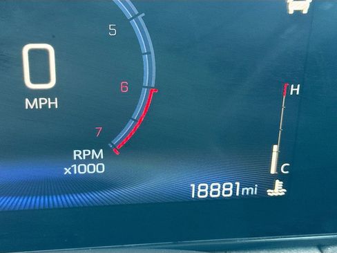 Used 2024 Chevrolet TrailBlazer LT w/ LT Cold Weather Package FWD image 12