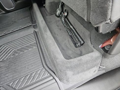 Used 2024 Chevrolet Silverado 3500 High Country image 12