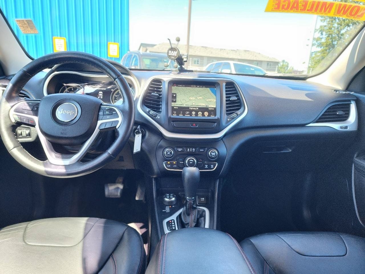 Used 2016 Jeep Cherokee Trailhawk w/ Leather Interior Group AWD/4WD image 16