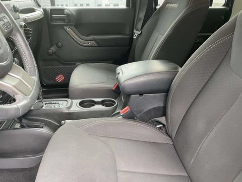 Used 2018 Jeep Wrangler Unlimited Sport AWD/4WD image 17