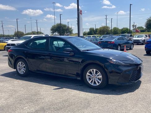 Used 2025 Toyota Camry LE FWD image 2