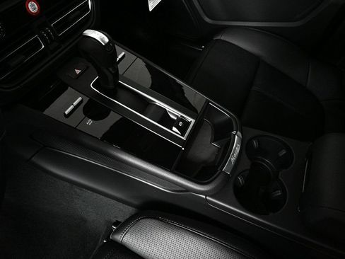 Certified 2026 Porsche Macan image 19