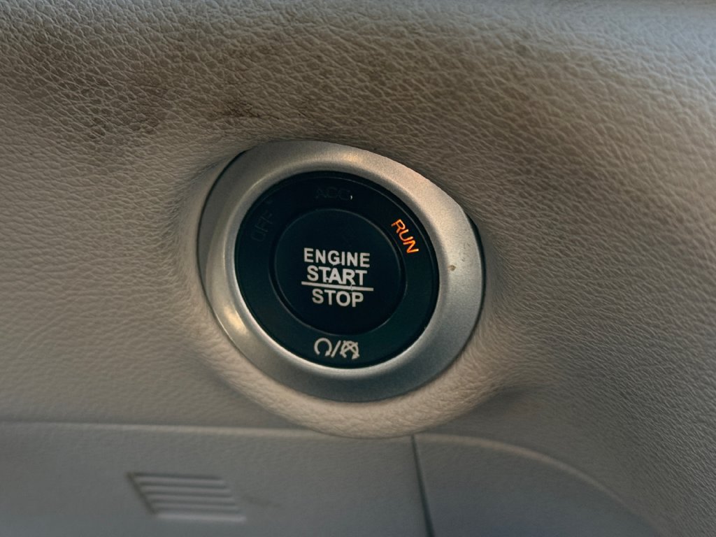 Used 2018 Chrysler Pacifica Touring-L FWD image 32
