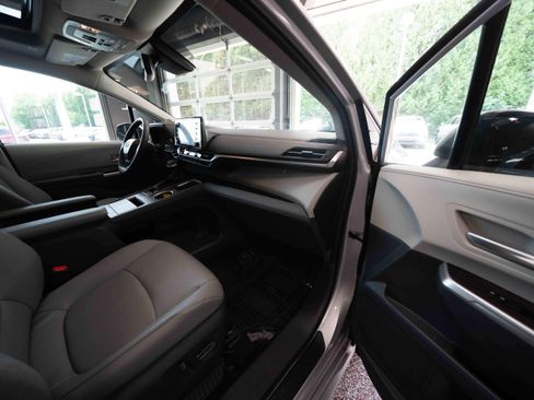 Used 2023 Toyota Sienna XLE w/ XLE Plus Package AWD/4WD image 26