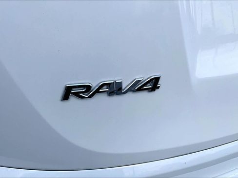 Used 2018 Toyota RAV4 XLE image 31