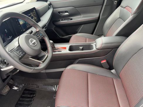 Used 2025 Nissan Kicks SR FWD image 9