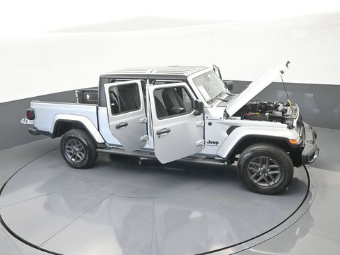 Certified 2024 Jeep Gladiator Sport image 63