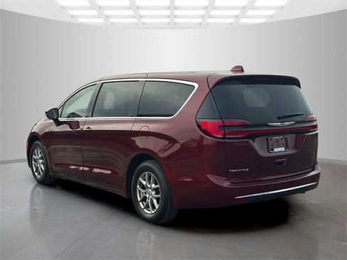 Certified 2021 Chrysler Pacifica Touring image 5
