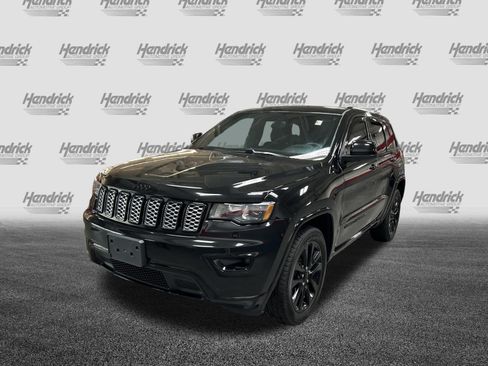 Used 2018 Jeep Grand Cherokee Altitude AWD/4WD image 5