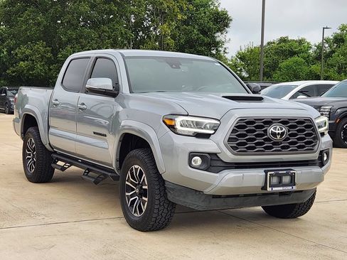 Used 2021 Toyota Tacoma TRD Sport w/ Technology Package RWD image 3