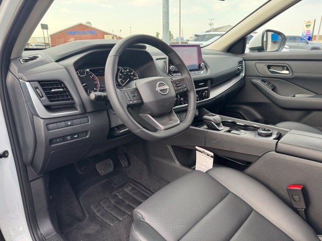 Used 2025 Nissan Rogue SV w/ SV Premium Package AWD/4WD image 19