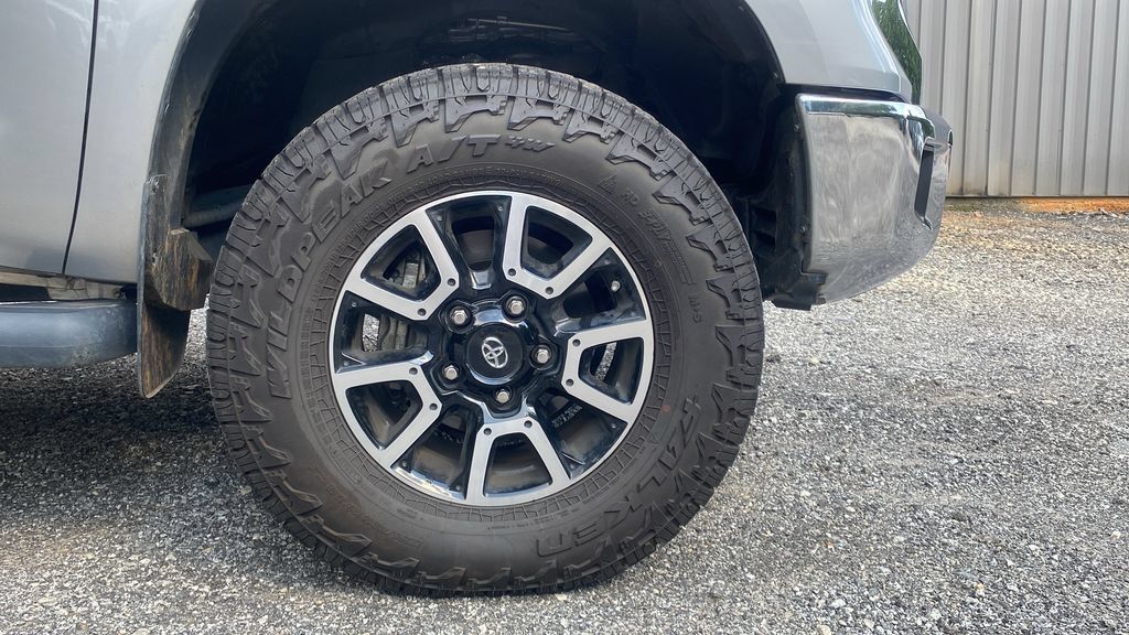 Used 2015 Toyota Tundra SR5 w/ TRD Off Road Package AWD/4WD image 10