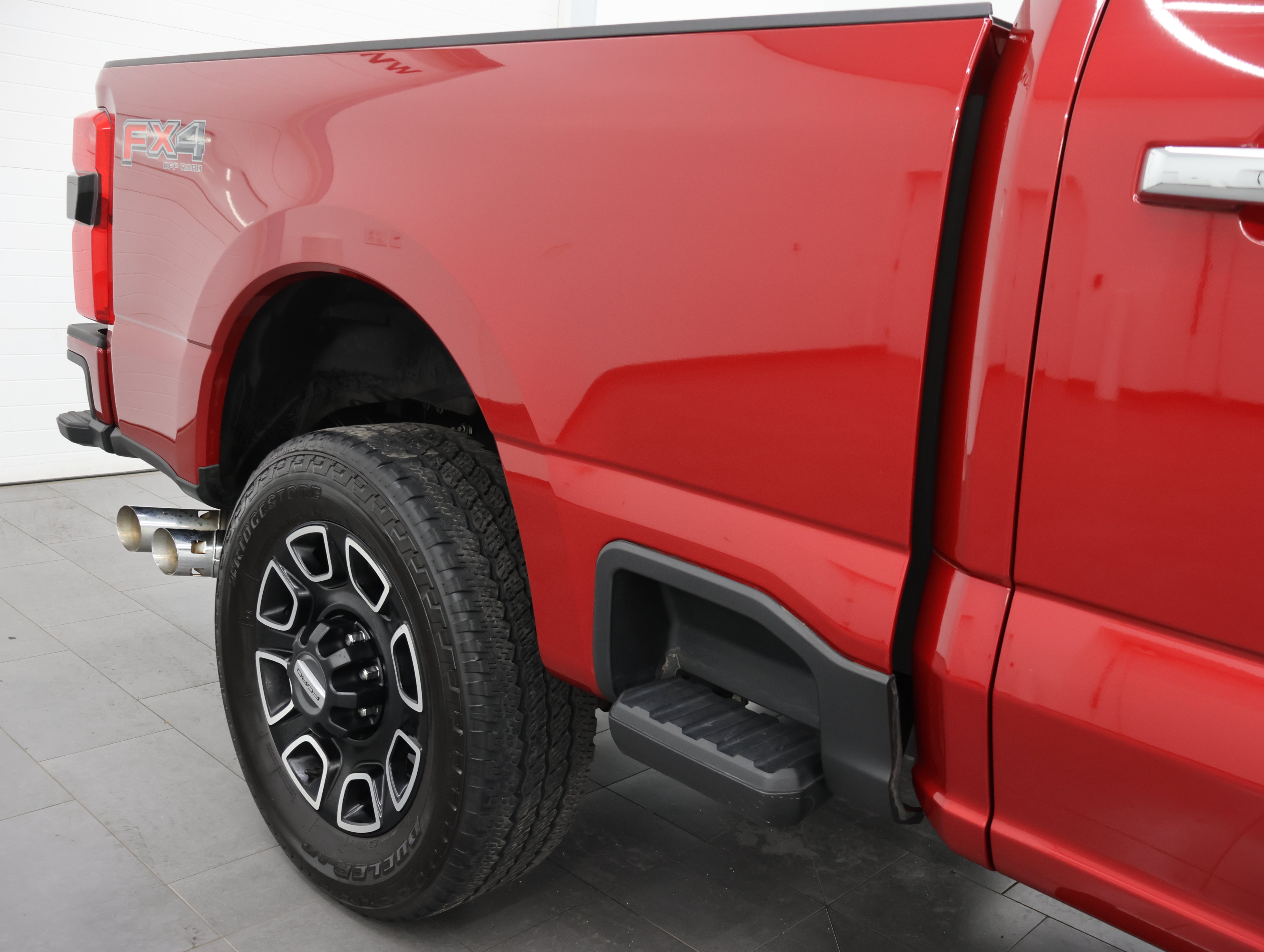 Used 2024 Ford F350 Platinum w/ FX4 Off-Road Package AWD/4WD image 31